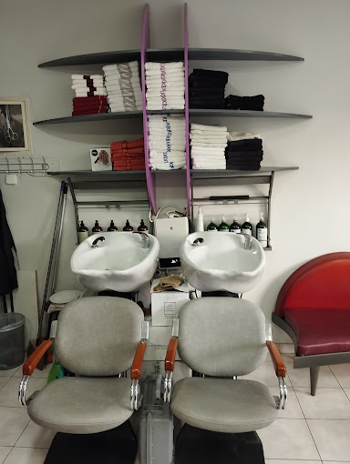 Κομμώσεις γυναικών και ανδρών